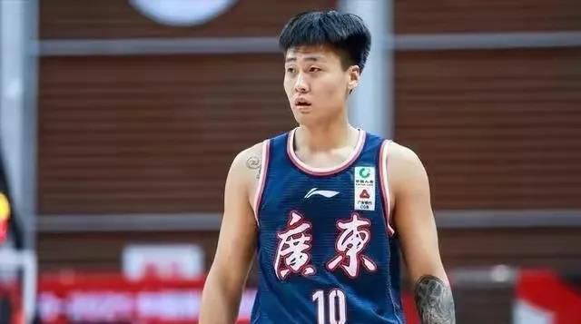 男生叫女生舔自己的坤